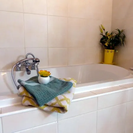 Hébergement de vacances Vaux , 4 Pièces, 8 Personnes - Fr-1-489-6 *
